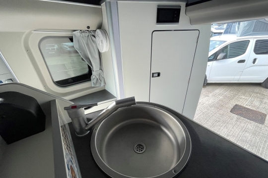 ford-nugget-320-interior-sink-to-rear.jpg