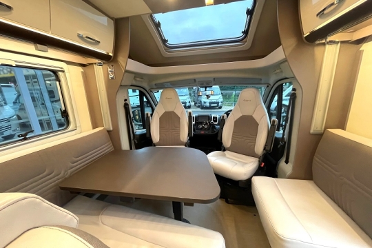 burstner-lyseo-harmony-744-interior-cab-dinette.jpg