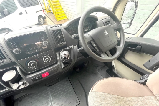 elddis-autoquest-175-interior-dash.jpg