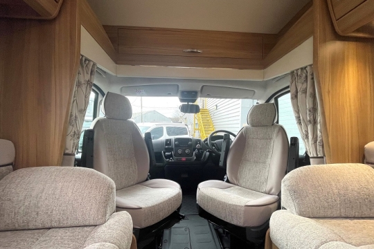 elddis-autoquest-175-interior-cab.jpg