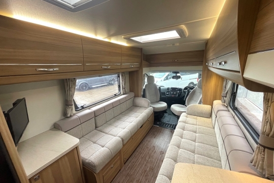 elddis-autoquest-175-interior-front-lounge-2.jpg