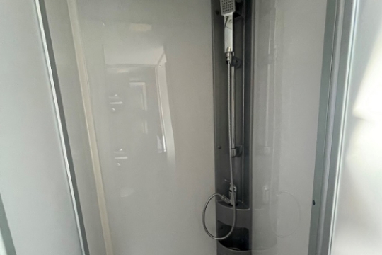 dethleffs-eurostyle-interior-shower.jpg