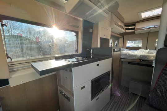 malibu-van-diversity-600-db-k-interior-kitchen-to-back.jpg