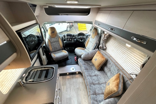 auto-sleepers-kingham-interior-overhead-front.jpg