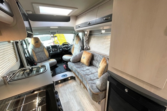 auto-sleepers-kingham-interior-to-front-2.jpg