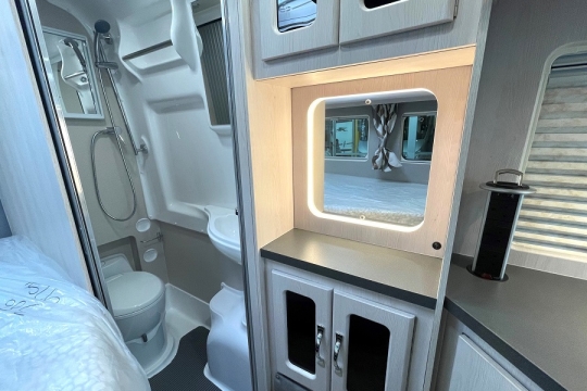 auto-sleepers-kingham-interior-washroom.jpg