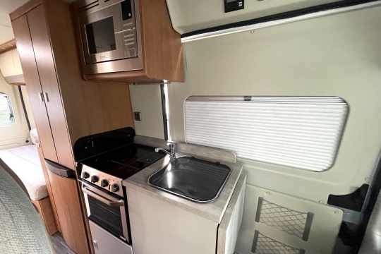 auto-trail-v-line-636-se-interior-kitchen.jpg