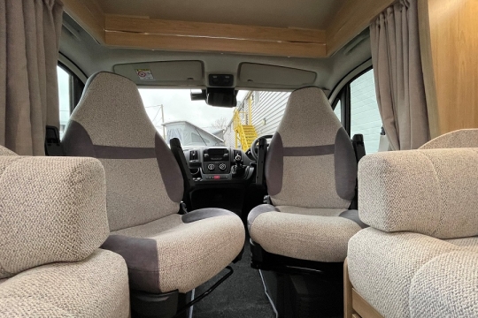 elddis-autoquest-185-interior-cab-seats.jpg