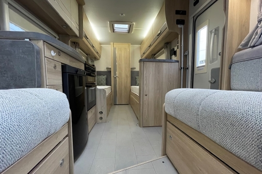 elddis-autoquest-185-interior-to-rear.jpg