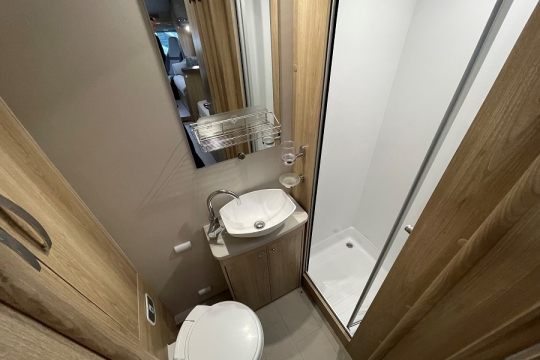 elddis-autoquest-185-interior-bathroom-2.jpg