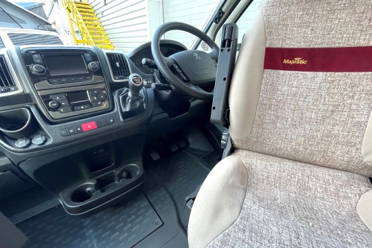 elddis-majestic-196-interior-cab-dash.jpg