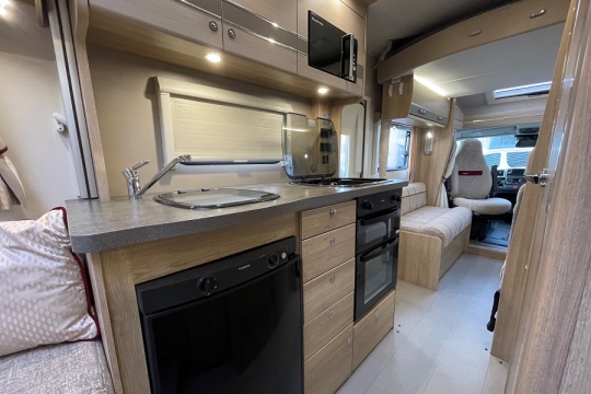 elddis-majestic-196-interior-kitchen.jpg