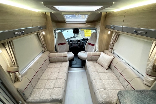 elddis-majestic-105-interior-front-lounge.jpg