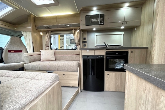 elddis-majestic-105-interior-from-door.jpg