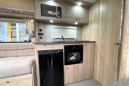 elddis-majestic-105-interior-kitchen.jpg