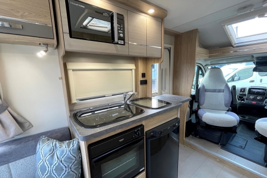 elddis-accordo-120-interior-kitchen.jpg