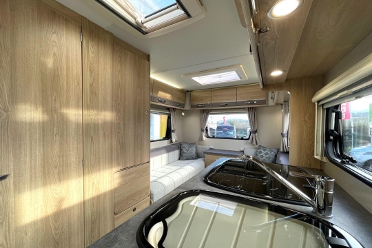 elddis-accordo-120-interior-sink-to-rear.jpg