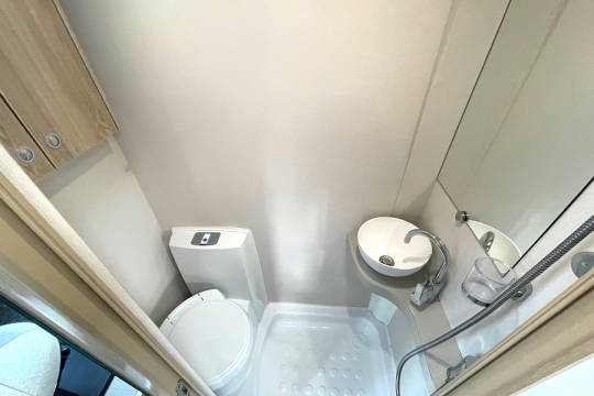 elddis-accordo-120-interior-washroom.jpg