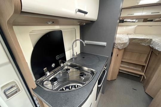 carthago-c1-tourer-141-kb-le-interior-kitchen-tops.jpg