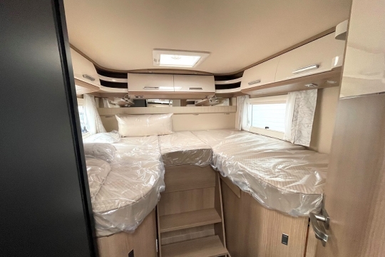 carthago-c1-tourer-141-kb-le-interior-beds.jpg