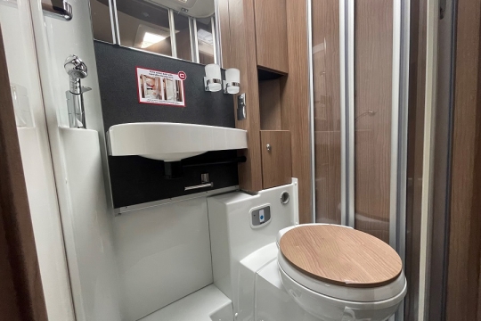 carthago-c1-tourer-141-kb-le-interior-washroom-2.jpg