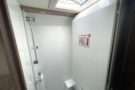 carthago-c1-tourer-141-kb-le-interior-shower.jpg