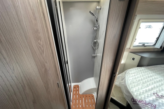 swift-voyager-594-interior-shower.jpg