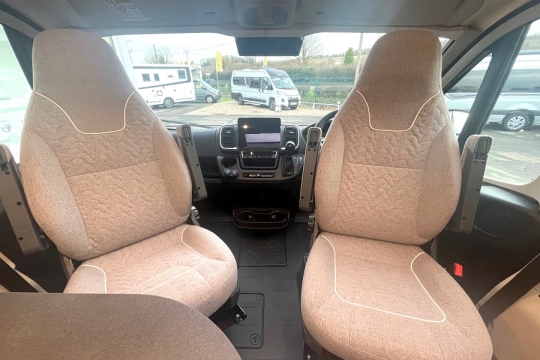 malibu-first-class-two-rooms-640-LE-RB-interior-cab.jpg