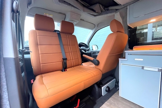 camperking-st-tropez-white-interior-front-seats.jpg