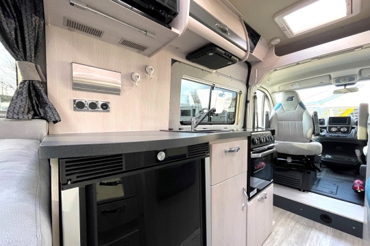 auto-sleepers-warwick-xl-interior-kitchen.jpg