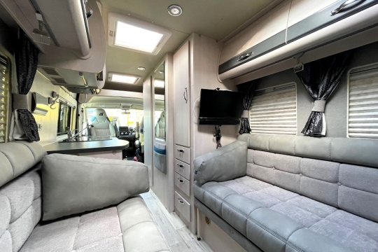 auto-sleepers-warwick-xl-interior-lounge-to-front.jpg