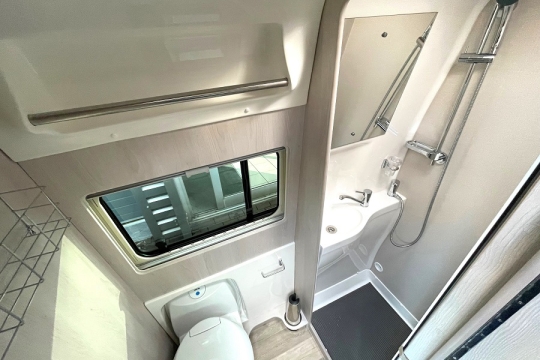 auto-sleepers-warwick-xl-interior-washroom.jpg