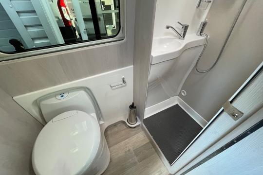 auto-sleepers-warwick-xl-interior-washroom-2.jpg