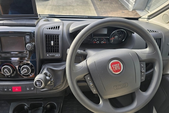 rollerteam-t-line-740-interior-dash.jpg