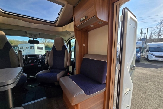 3a-weinsberg-cara-compact-600-interior-front.jpg