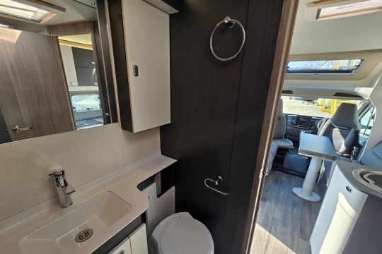 swift-voyager-584-interior-washroom-to-front.jpg