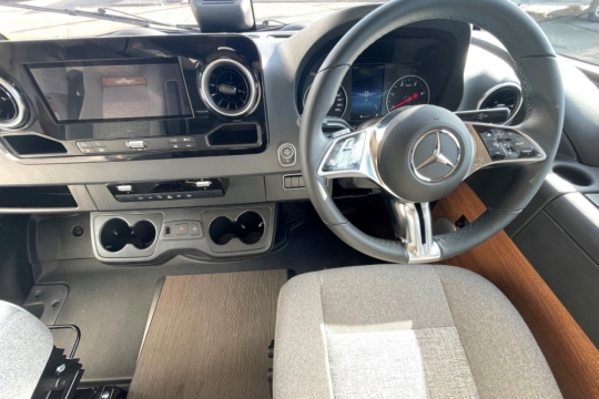 carthago-c2-tourer-i-147-rb-le-interior-dash.jpg