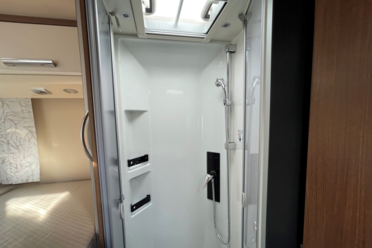 carthago-c2-tourer-i-147-rb-le-interior-shower.jpg