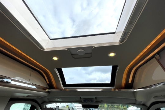 malibu-van-640-le-rb-two-roominterior-skylights.jpg